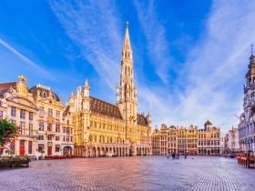 Brussels Grand Place illuminated at night with historic guildhalls and cobbled square