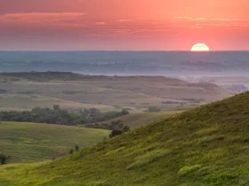 Kansas scenic landscape featuring vast prairies and rolling hills under a clear blue sky